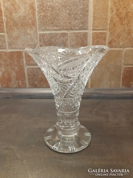 Special glass vase in the shape of a flower cup, 719 grams