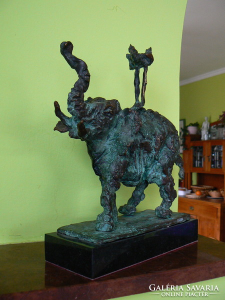 TÓTH ERNŐ "ELEFÁNT MARABUVAL" BRONZ SZOBOR, KISPLASZTIKA, 26 cm, 5kg.