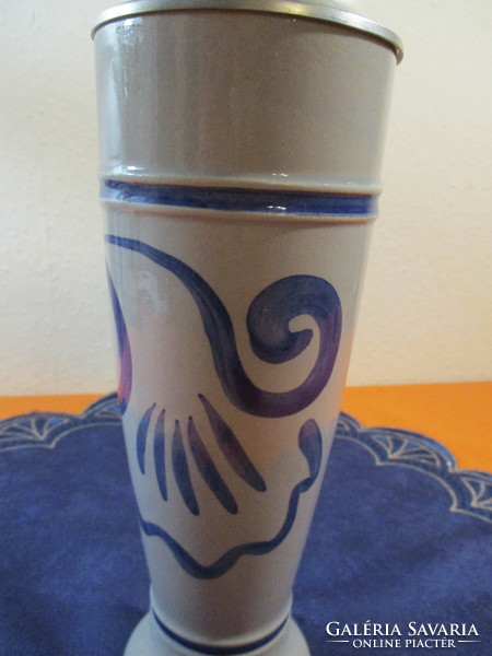 Round tile beer mug with tin lid