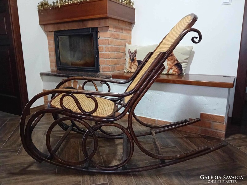 Large antique rocking chair (double hoop)