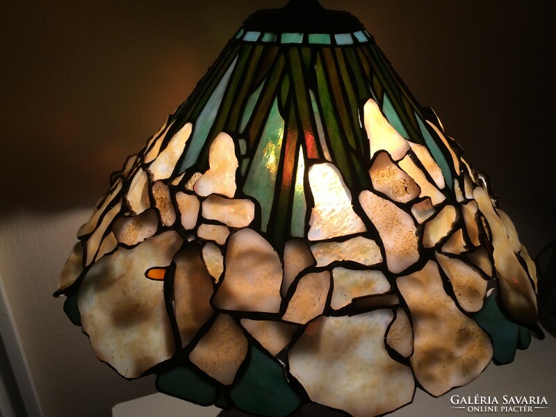 Tiffany asztali lámpa íriszekkel
