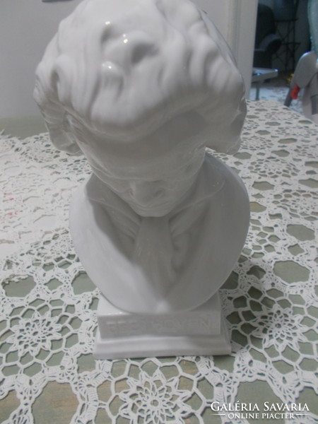 Nice Herend bust