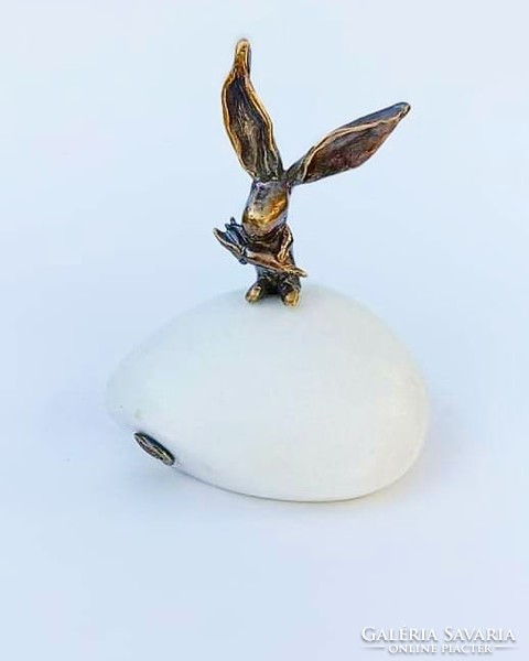 Bronze sculpture with bunny beets