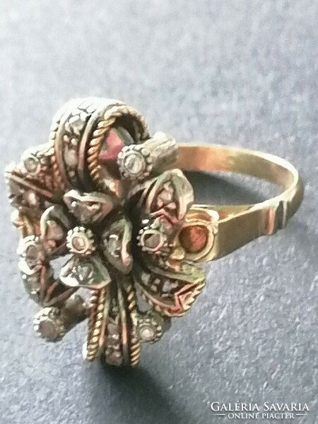 Antique 18 carat gold ring with diamonds