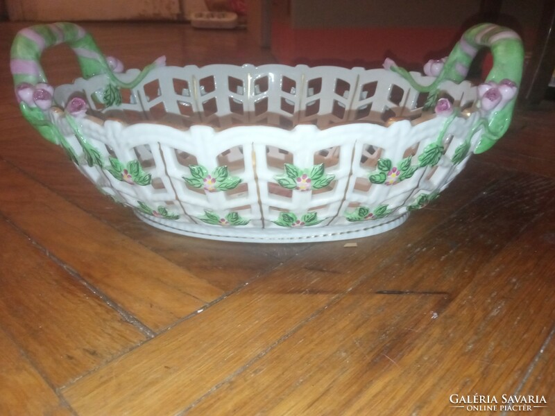 A large openwork basket with a fabulous Herend map pattern
