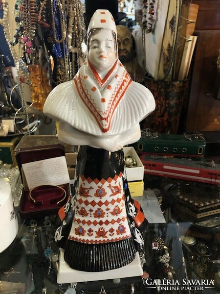 Herend porcelain statue, from 1939, 34 cm high, a rarity