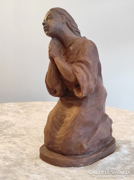 Praying, ceramic statue Orbán Judit
