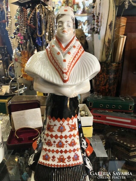 Herend porcelain statue, from 1939, 34 cm high, a rarity