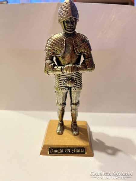 Knight of Malta figurine (decorative object)
