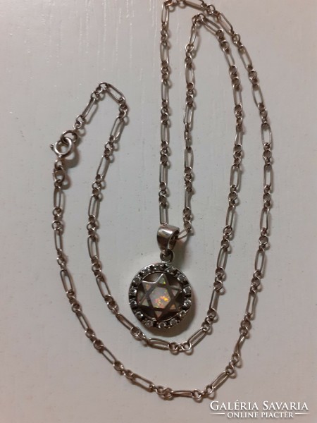 Marked 925 sterling silver necklace with a figaro pattern and a star of david pendant with a silver holly on it