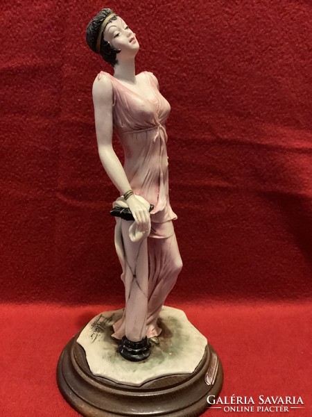 Statue of a lady by Capodimonte Vittorio Tessaro