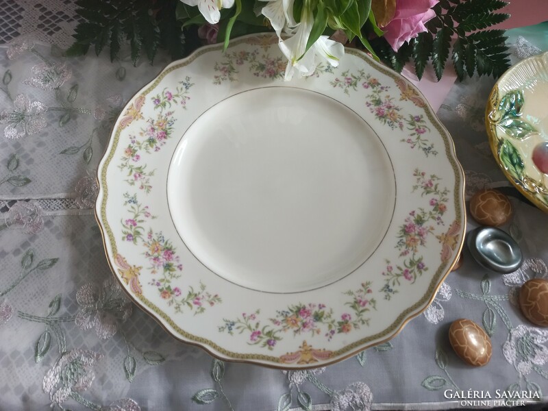 Franconia large elegant bowl, offering, on a cream-colored base