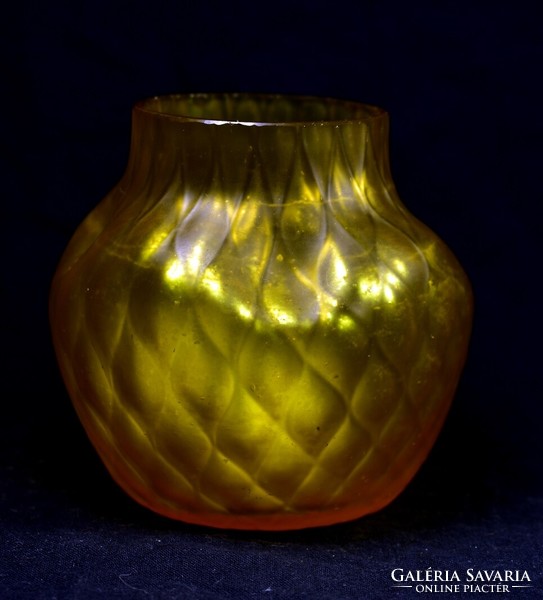 XX. Is the beginning of the number Czech? Yellow decorative glass vase