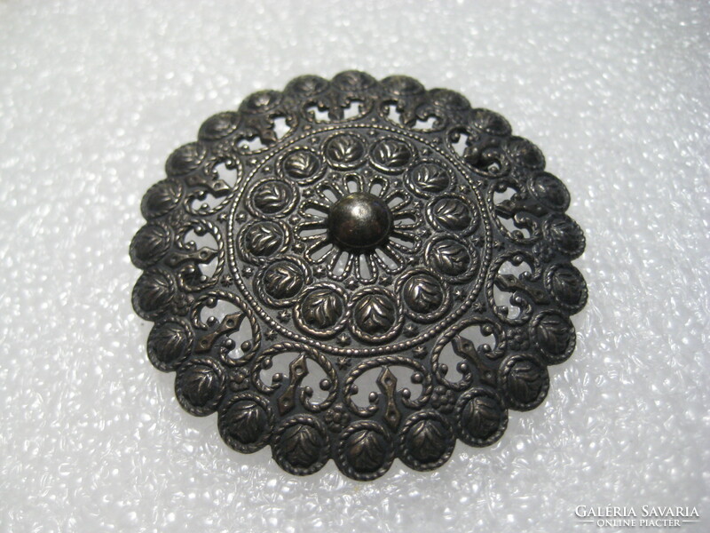 Beautiful antique brooch, 4.5 cm pin is missing