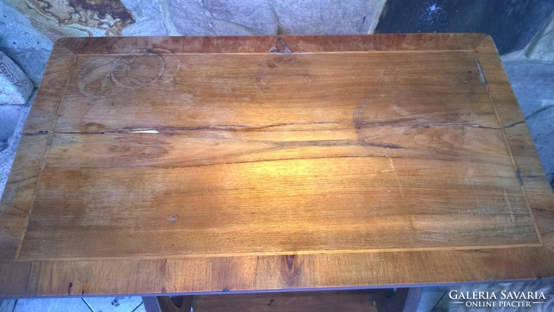 Kora Bieder lantlábas varróasztalka eredeti állapot 65x79,5x37 cm