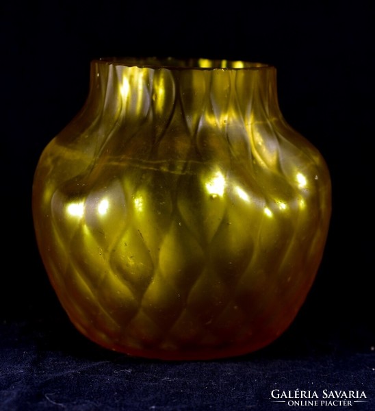 XX. Is the beginning of the number Czech? Yellow decorative glass vase