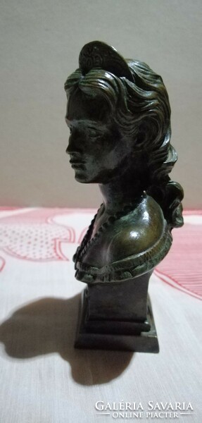 Sissy copper bust