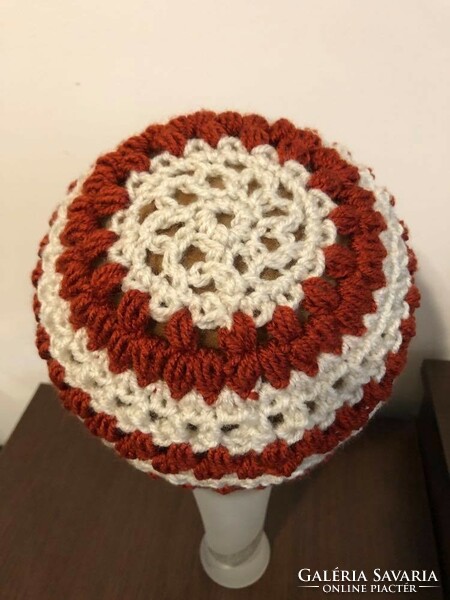 Crocheted women's hat beige-rust