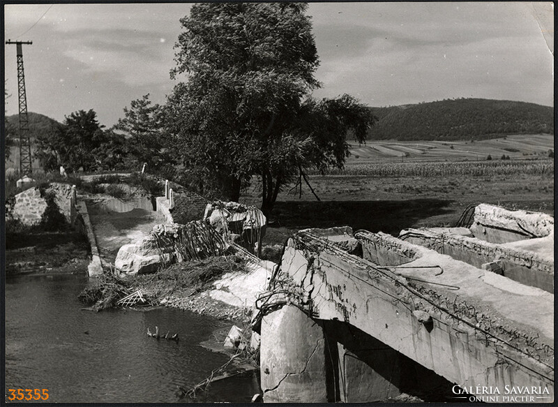 Larger size, photo art work by István Szendrő. After the war, Kapalna road bridge (remains)