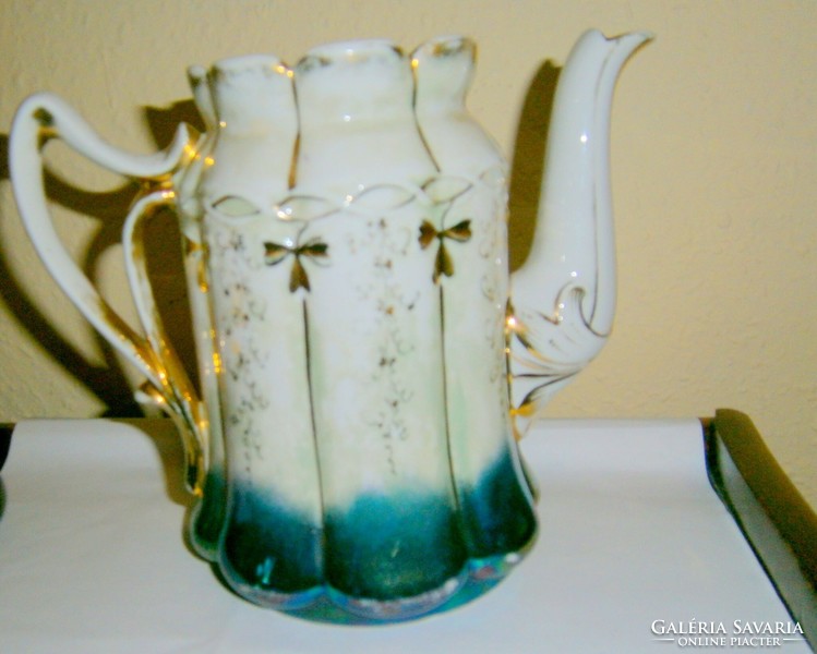 Art Nouveau teapot - art&decoration