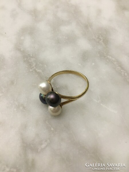 A special two-tone gold ring with pearls