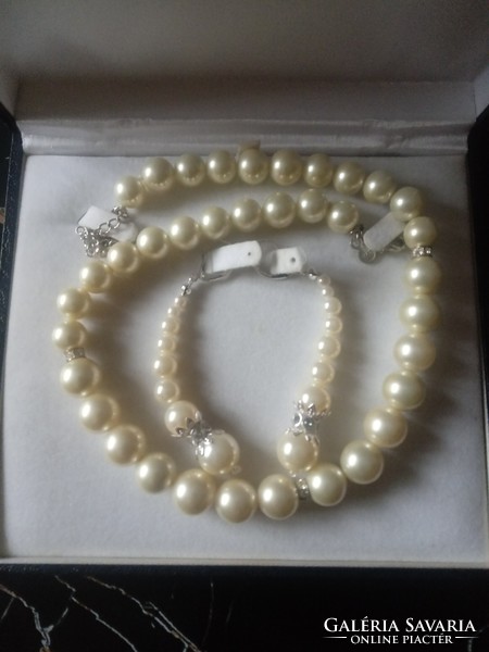 Beautiful pearl set (m&s)