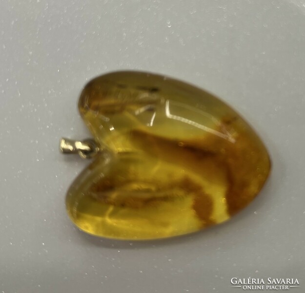 Heart pendant made of amber