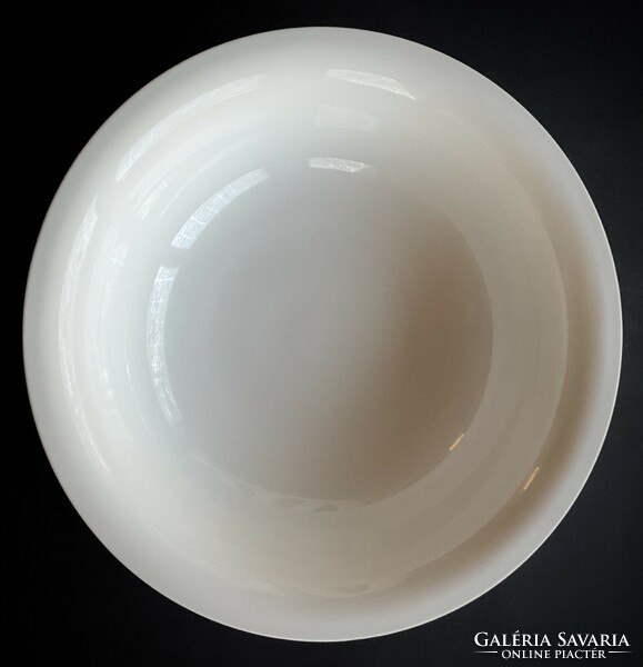 Deep serving bowl with Alföldi saturn garnish