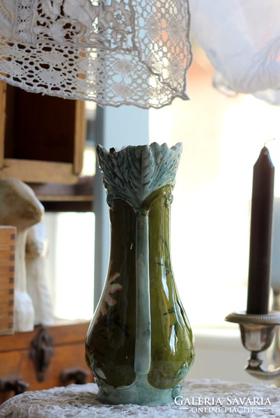 Antik Eichwald majolika váza, kézi festett, pereme sérült
