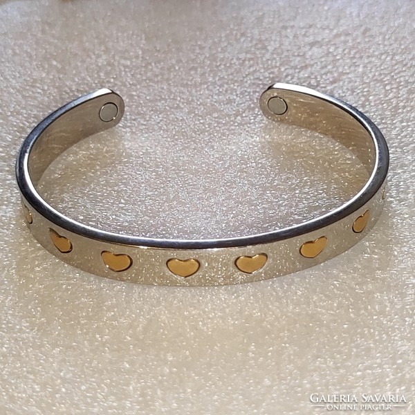 Beautiful gold-plated steel magnetic bracelet