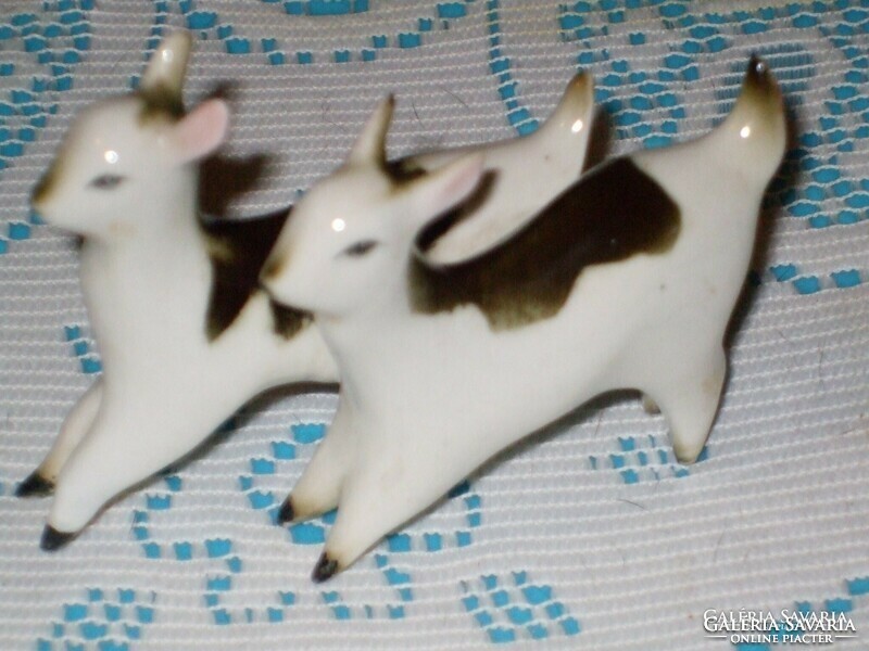 Pair of goats with Zsolnay shield seals