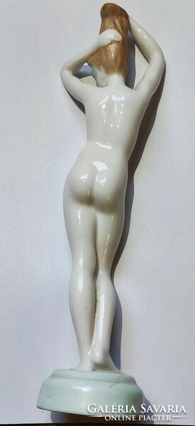 Aquincum (Budapest) porcelain female nude girl washing her hair