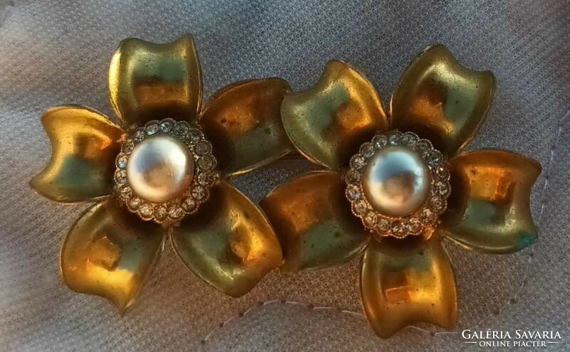 Brooch - pin studded with gold-plated pearl-inlaid stones