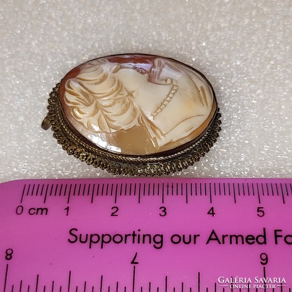 Antique carved cameo brooch/pendant with copper socket