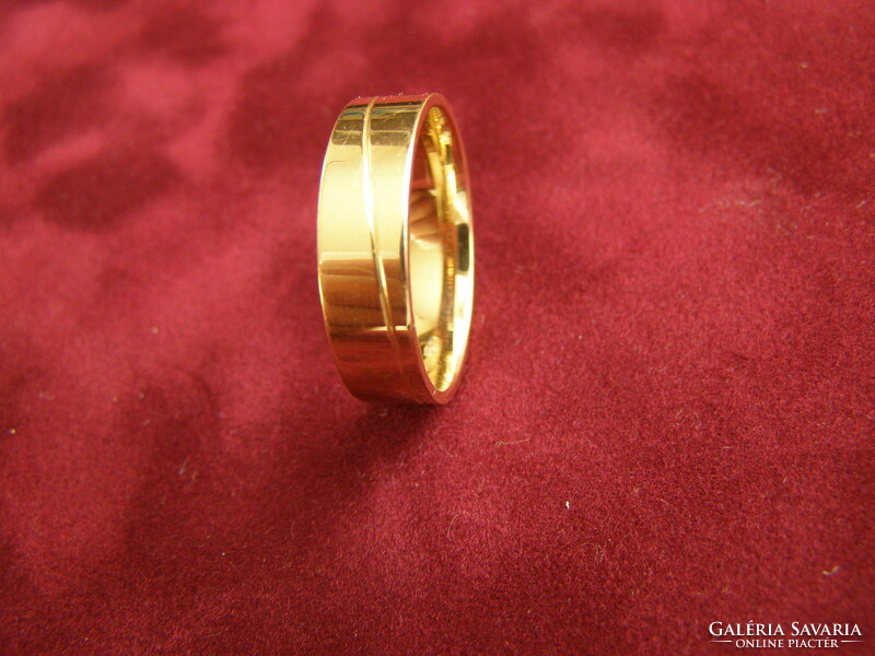 Gold wedding ring, almost new!