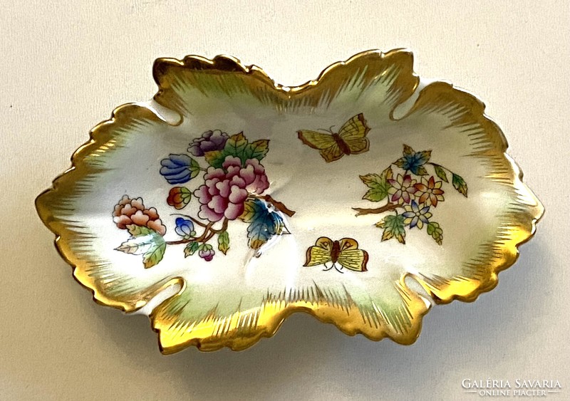 First-class Herend porcelain jewelry holder decorated with grape leaves with a Victoria pattern