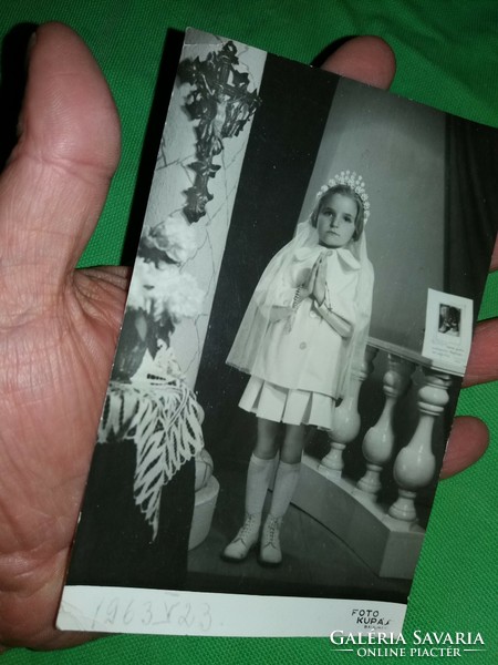 Antique photo of a little girl taking first communion from Kupás photo baja studio, postcard size according to the pictures