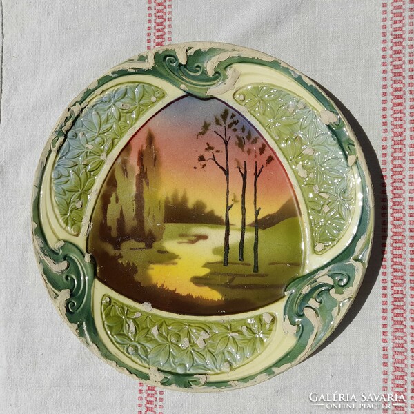 Art Nouveau majolica plate from Körmöcbánya, 27 cm in diameter