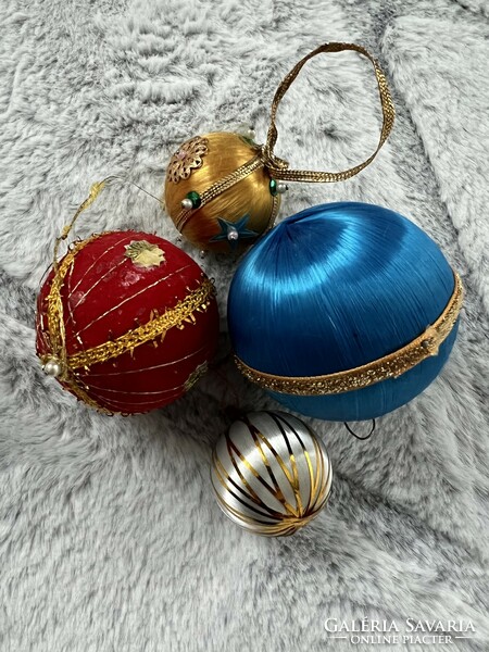 Old thread ball Christmas tree decoration