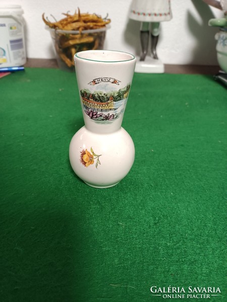 An urban porcelain souvenir