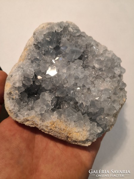 Gyönyörű cölesztin kristály, ásvány