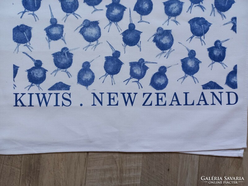 Kitchen towel with New Zealand kiŵi pattern