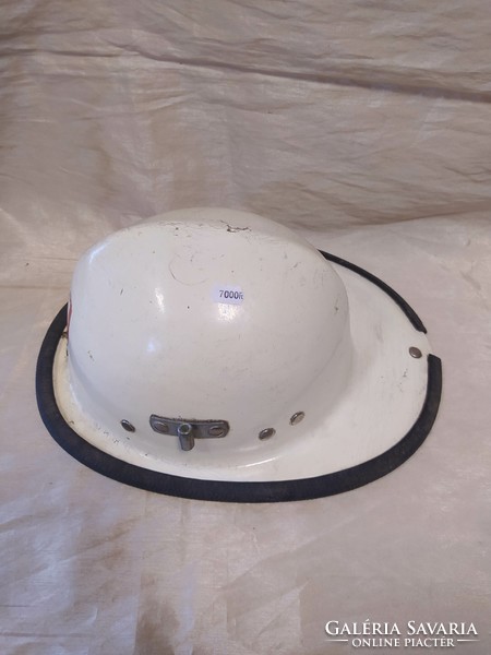 Retro firefighter helmet