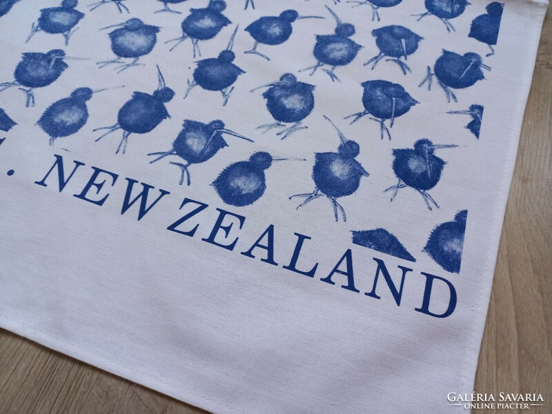 Kitchen towel with New Zealand kiŵi pattern