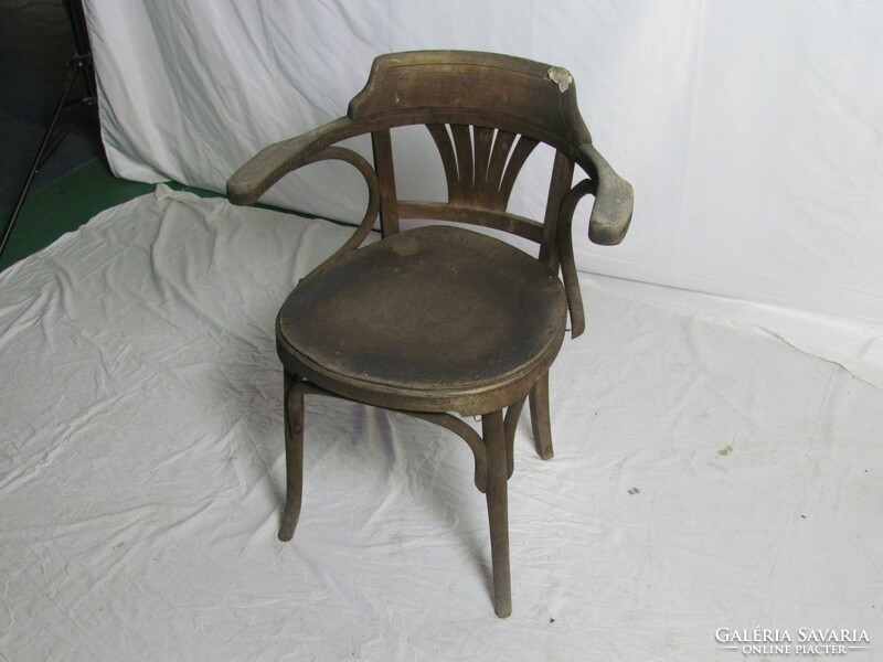 Antique thonet chair with armrests