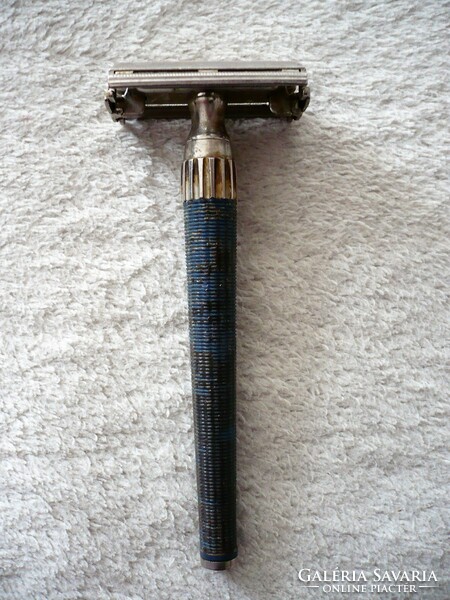 Vintage long handle gillette safety razor