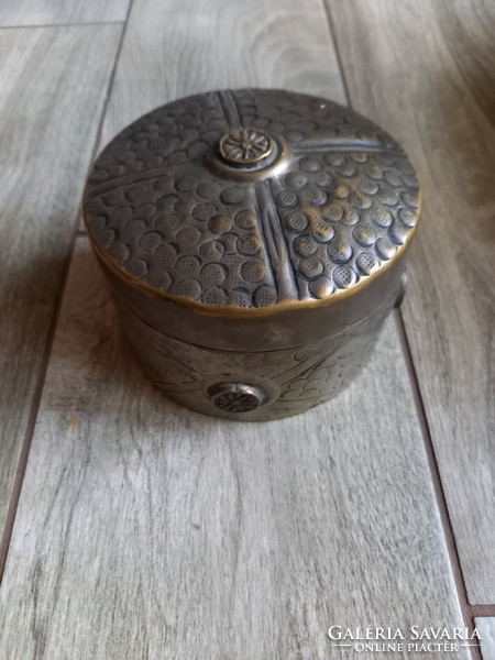 Antique silver-plated box (11.7x8 cm)