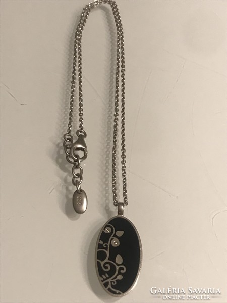 Silver necklace with indigo pattern and black enamelled pendant, marked 925 silver
