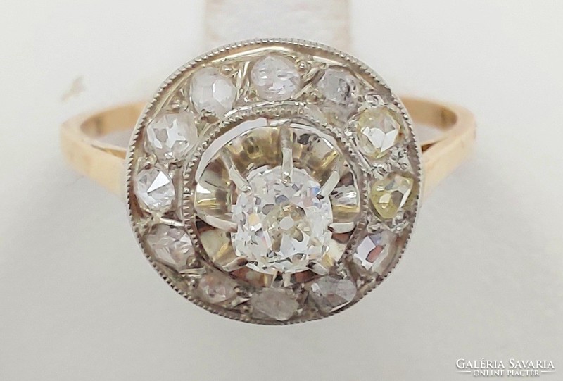 318T. Gyémánt 0.6Ct R2es Briliáns 0.25Ct Rózsa 0.35Ct 18k Arany 2.33g Art Deco Gyűrű