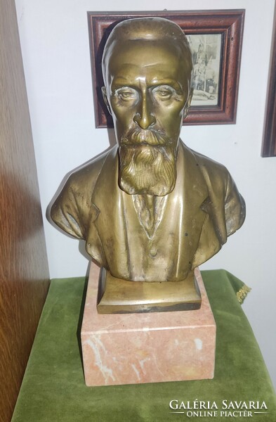 Gróf Apponyi Albert bronz szobor